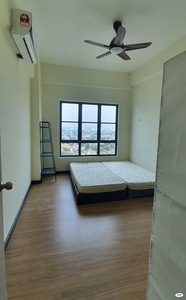 Park 51 Residency Fully Furnished Aircon Big Middle Room