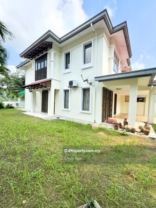 2 storey corner Courtyard house at Kota Kemuning for sale