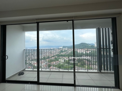 Beautiful Duplex unit with direct covered Walkway to MRT station