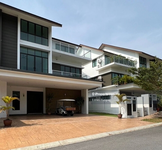 Freehold 3 Storey Semi D at Bandar Country Heights