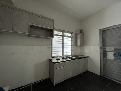 Perennia 24x80, bandar rimbayu, 2-storey house - Kitchen cabinet