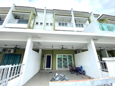 Renovated Freehold 2.5 Storey Terrace For Sale