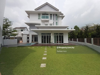 3 Storey Bungalow with private lift USJ Height Suabang Jaya