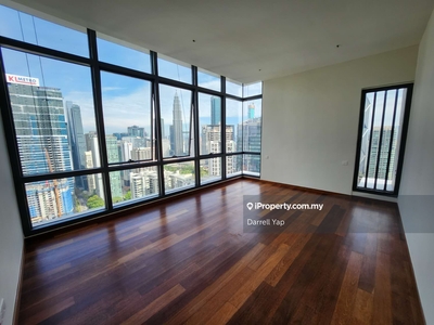 High floor, open and KLCC view. Natural lights