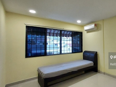 Rent room Taman Taynton View Cheras Shop house almost fully furnished