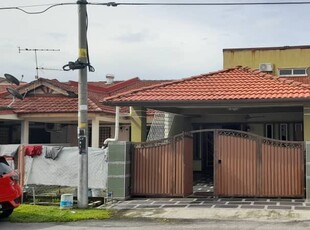 [Fully Renovated] Nice Unit 1.5 Storey Terrace House @ Taman Kantan Permai, Kajang