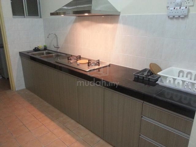 Big Medium room with Wangsa Metroview Townhouse with PRIVATE Balcony.