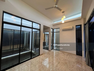 For Sale a 2.5storey Terrace Hse at Lake Edge with nearby LRT station