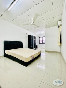 Fully- Furnished Middle Room at SS2, Petaling Jaya Tropicana Mall, The Hub❗❗