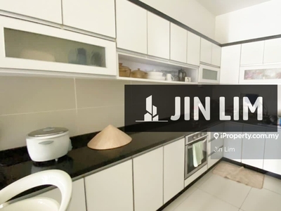 Fully renovated & furnished unit in Light Linear, call now.