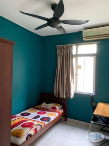 Middle Room at Mentari Court 1, Bandar Sunway