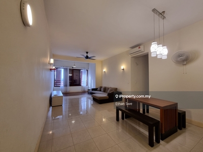 Peace & Comfortable Environment, Walking Distance to MRT & The Curve