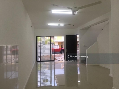 Renovated Selling below mkt Partly furnish, new township, near to Klia