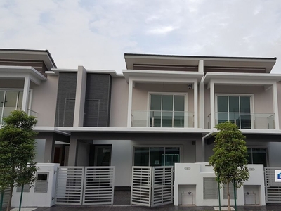 【Salary 4K Can Approved】 22x75 Semi D Double Storey Concept Freehold！Seri Kembangan