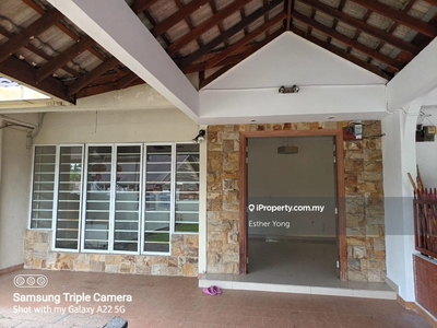 Double storey intermediate house for rent now !