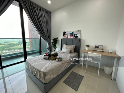 Evoke Residence, Middle Room With Balcony (share bathroom) For Rent