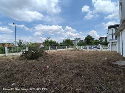 For Sale Taman Mutiara Mas@ Jade, 3-Storey Corner Cluster House with Large Land ,