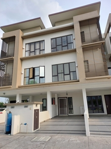 N’Dira 3 Storey House @16 Sierra Puchong for Rental