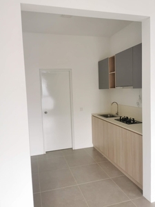 Suite enesta kepong condo for rent ,kitchen cabinet,aircond