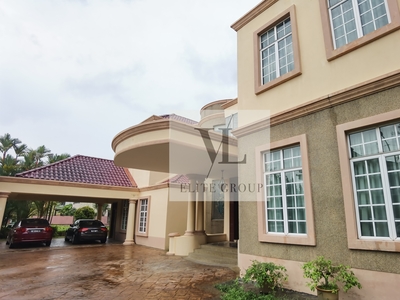 2 storey bungalow with golf view
