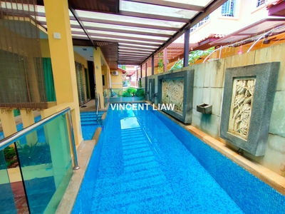 3 Storey Bungalow with Pool