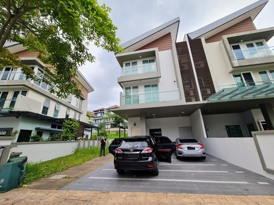 3 Storey Modern Semi-D With Lift | Car Porch able to fit at least 6 Cars
