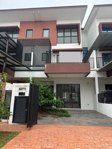 3-Storey Terraced House Myra Meranti Puchong