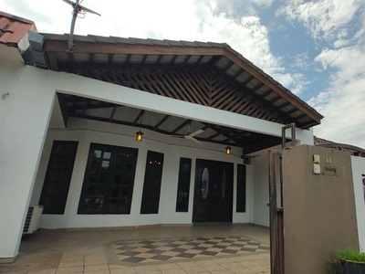 For Sale FULLY EXTENDED Single Storey Terrace Taman Kelana Jaya SS4B