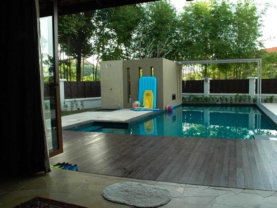 Freehold Corner Bungalow with Pool (Land size: 10,000sqft)
