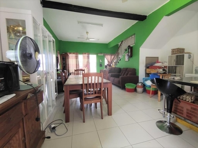 Freehold nice renovated extra land space Semeyih