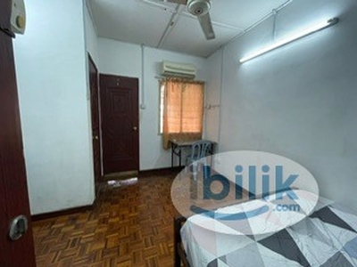 Middle Room for Rent at Taman Wawasan 3, Pusat Bandar Puchong