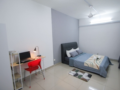 Nearby MRT& SEGI Middle room for rent at Casa Residenza, Kota Damansara