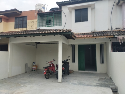 (Refurbished unit For Rent) Taman Sri Puchong Terrace