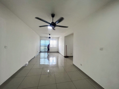 Rumah baru Table top kitchen cabinet Air cond Sentrovue Serviced Apartment Puncak Alam For Rent