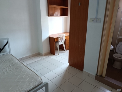 Single Room attached with bathroom @ Jalan Templer, Seksyen 1A, Petaling Jaya | *Low Deposit