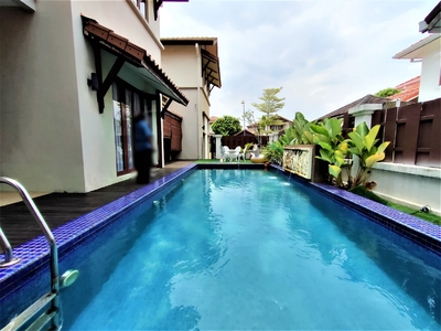 Well Renovated Bungalow with Pool