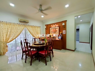 Well Renovated Link Bungalow | D'villa