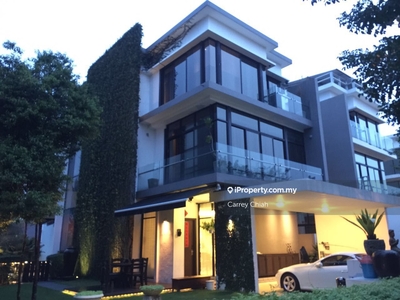 Transquil resort style home with lake garden in the hub of Puchong