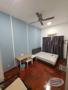 Kota Damansara Big Room To Rent/Near Thompson Hospital, Segi College, Mrt