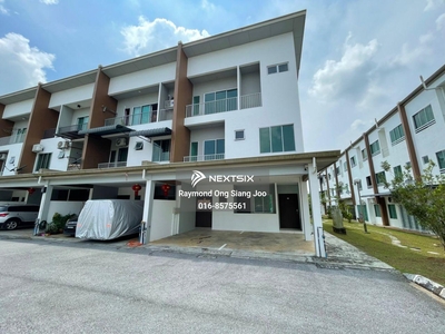 Vision Height Townhouse Corner Upper Unit for SALE