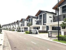 Luxury 3 Storey Waterfront Villas Freehold New Promotion Only One