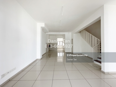 3-Storey Terrace With Nice Layout & 5 Bedrooms
