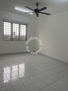 Full Loan 3 Bedrooms Apartment [958'sqft] in Taman Bukit Aliff Tampoi