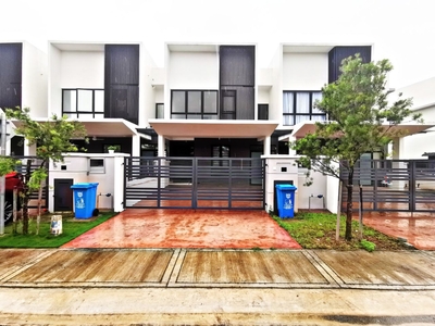 FACING LAKE Good Condition Double Storey Terrace House Type Clover at Taman Cahaya Alam Section U12 Shah Alam for Sale