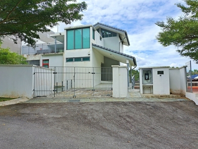 Fully renovated with kid's pool. Freehold. Taman Zooview.
