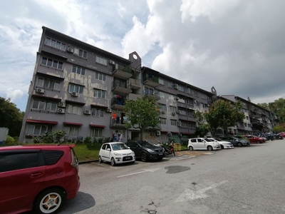 Near to MRT Station Putra Permai Apartment Equine Park Seri Kembangan For Sale