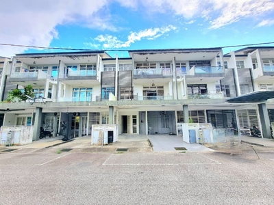 Ready Tenant Walking Distance to Mahsa University 3 Storey Townhouse for Sale