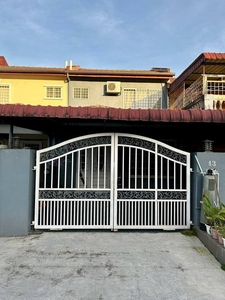 Renovated and Extended Rumah Teres 2 tingkat Taman Pinggiran Putra Dekat MRT Stesen Untuk Dijual