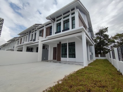 Taman Seri Austin Double Storey End Lot Terrace Brand new for Sale RM820K Nego
