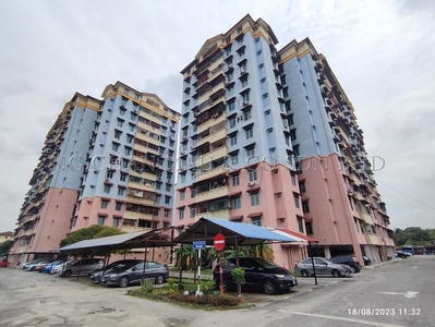 BELOW Market 3 Bedroom Apartment [2 min to Checkers Hypermarket; 8 min to AEON BiG Tun Hussein Onn]